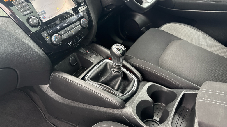 Nissan Qashqai 1.2 DiG-T N-Connecta 5dr Petrol Hatchback